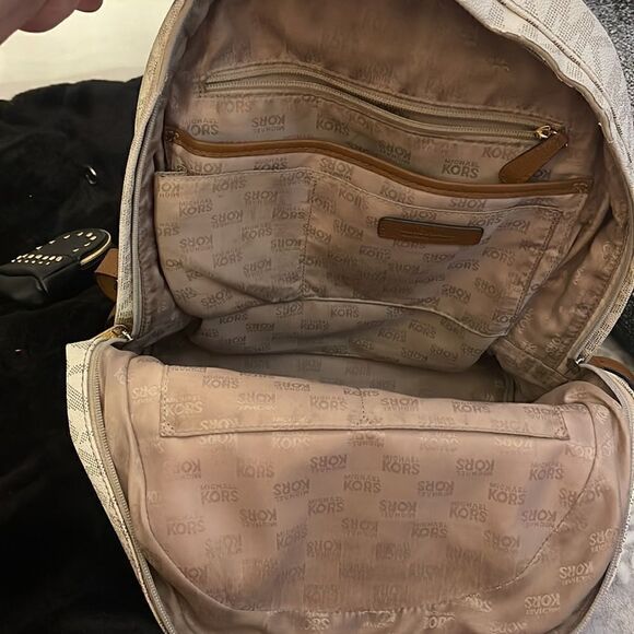 MK michael kors RHEA studded fullsize backpack cream,white tan leather gold guc - Picture 8 of 14